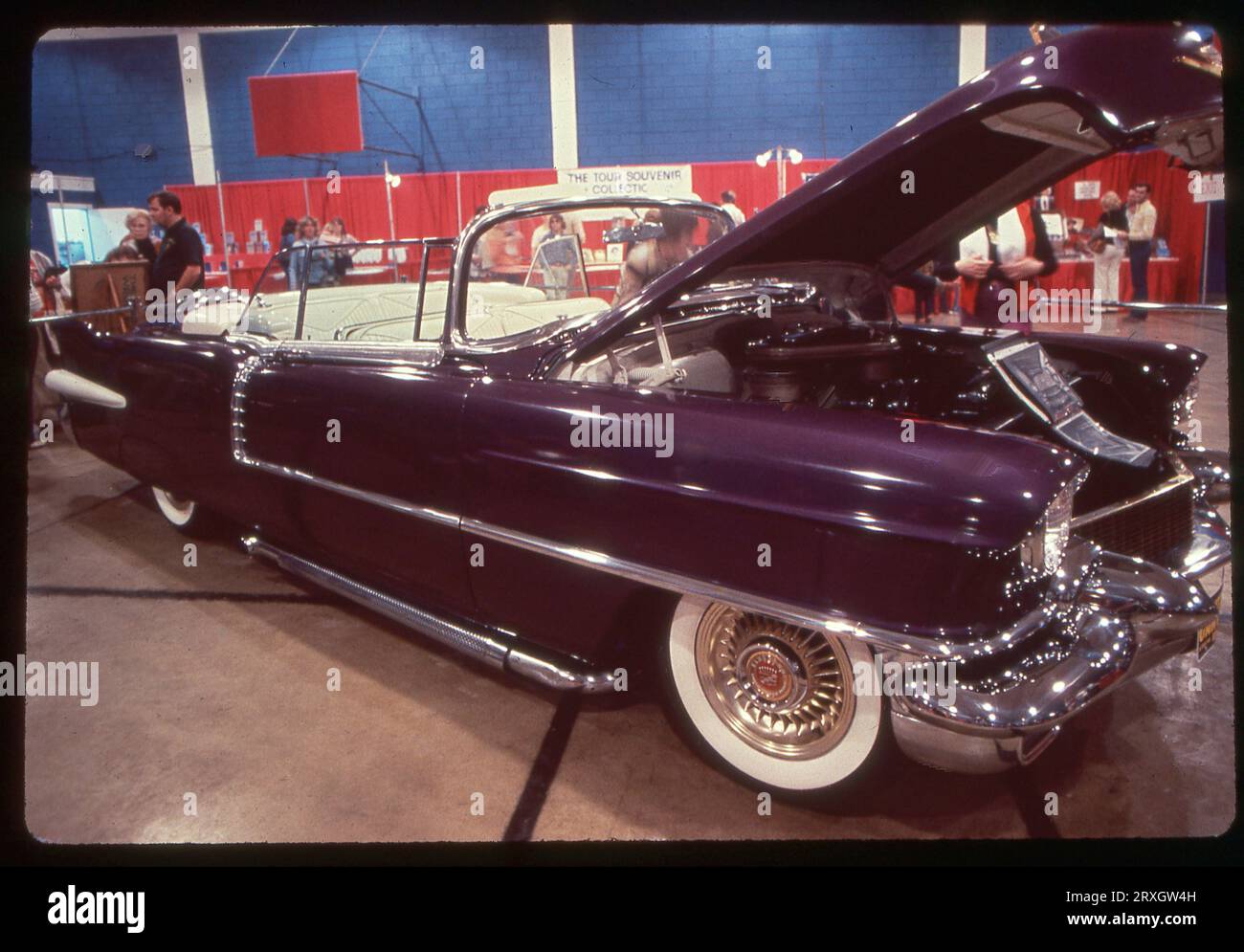 La prima Cadillac di Elvis in mostra in uno spettacolo di cimeli a Memphis nel 1978. Lo spettacolo coincise con il compleanno di Elvis, il primo dopo la sua morte. A Memphis, Tennessee. Foto Stock