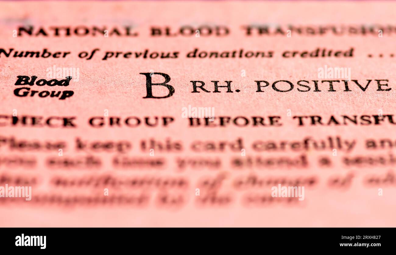 Identificazione di un gruppo sanguigno su un documento di donazione di sangue. Foto Stock