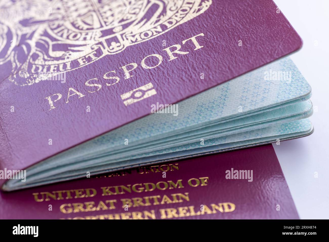 Primo piano dei passaporti britannici. Foto Stock