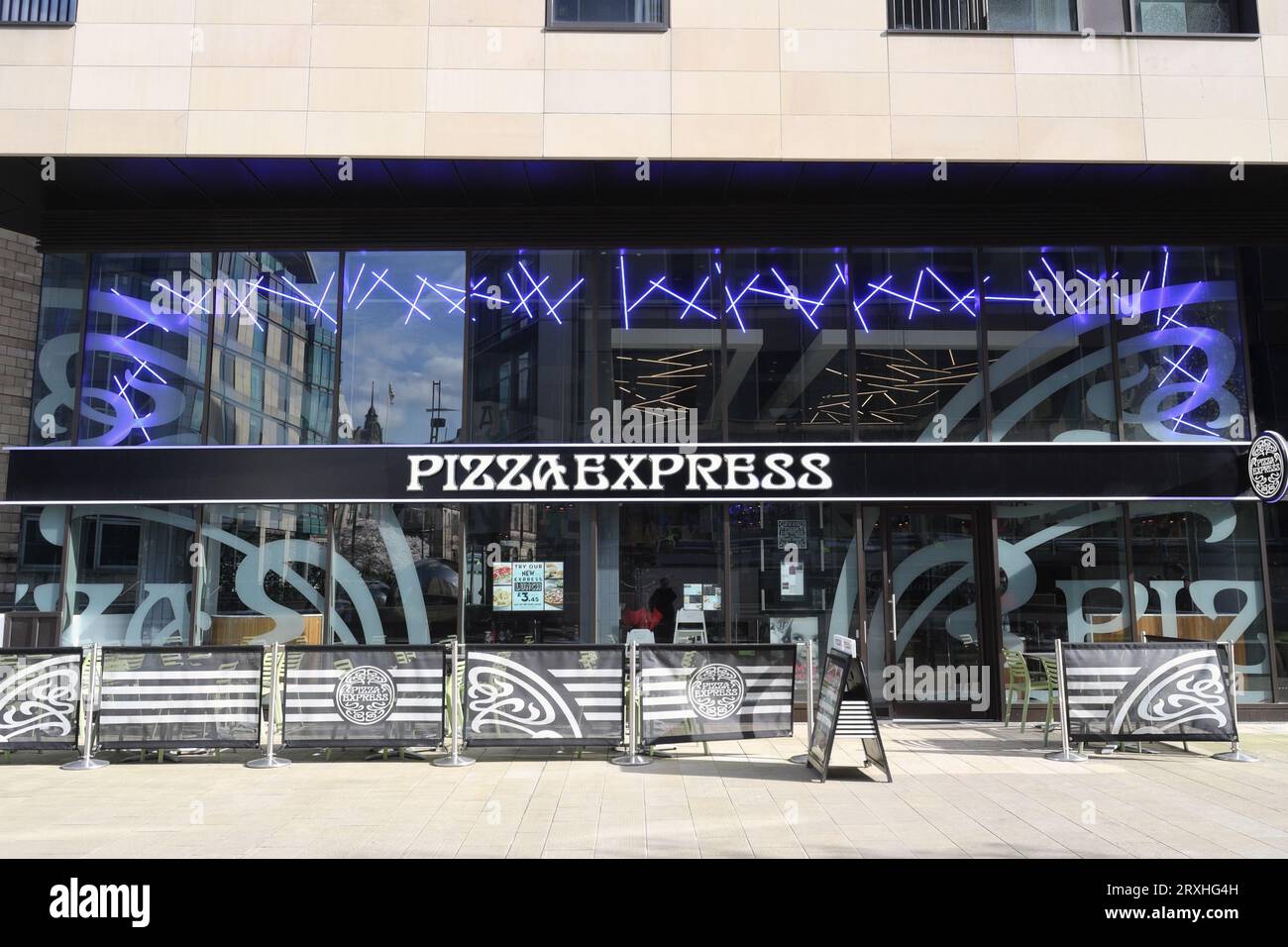 Ristorante Pizza Express nel centro di Sheffield, Inghilterra, Regno Unito, fast food Foto Stock