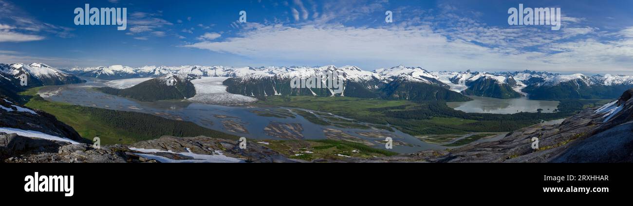 Vista aerea del fiume Taku, del Ghiacciaio Taku, del Ghiacciaio gemello e del Ghiacciaio Hole in the Wall, passaggio interno vicino a Juneau, Alaska Foto Stock