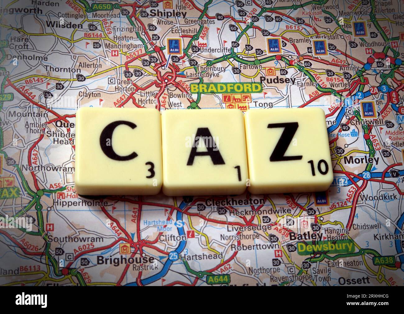 Bradford CAZ Clean Air zone - in parole, lettere scricchissime su una mappa - BD1 1TU Foto Stock