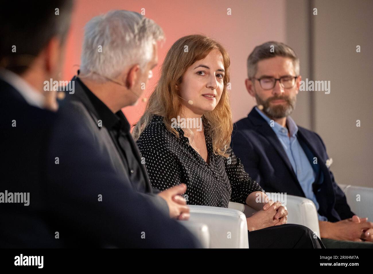 Vienna, Austria. 25 settembre 2023. Conferenza scientifica: „Künstliche Intelligenz - worauf vertrauen wir noch?“ ospitato dal ministero austriaco per l'istruzione, la scienza e la ricerca e „die Presse“ con Jakob Zirm, Assoz. Prof. DI Dr. Clemens Heitzinger, Dr. Stefan Strauß, Dr.in Eugenia Stamboliev, Univ.-Prof. MAG. Dr. Matthias C. Kettemann, LL.M. (Harvard) ©Andreas Stroh Credit: Andreas Stroh/Alamy Live News Foto Stock