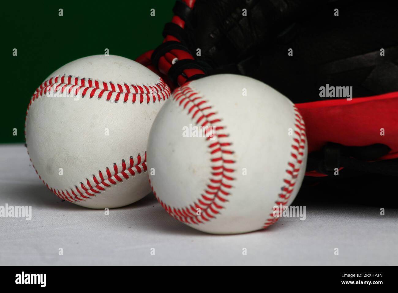 Guanto, palla, pipistrello, accessori da baseball, equipaggiamento da baseball, Guante, pelota, bat,accesorios del Besbol, equipaggiamento de Beisbol, (foto: Luis Gutierrez/ NortePhoto.com) Foto Stock