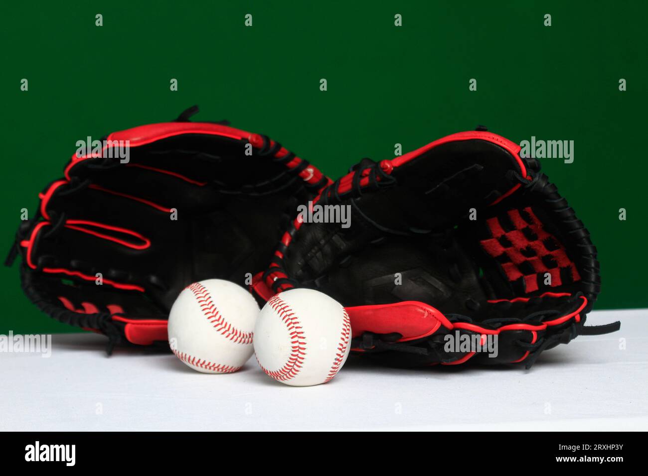 Guanto, palla, pipistrello, accessori da baseball, equipaggiamento da baseball, Guante, pelota, bat,accesorios del Besbol, equipaggiamento de Beisbol, (foto: Luis Gutierrez/ NortePhoto.com) Foto Stock