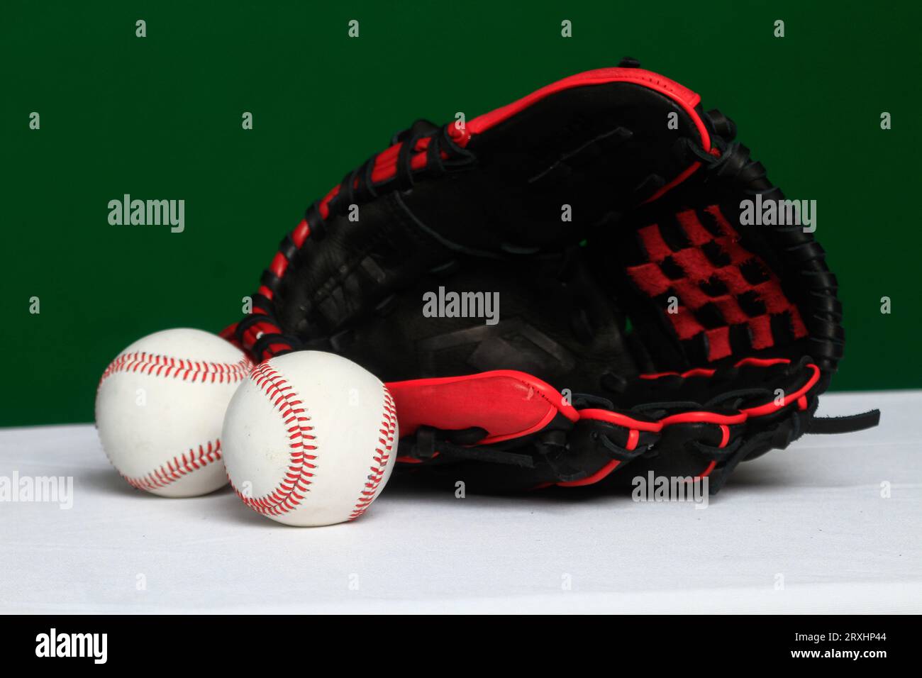 Guanto, palla, pipistrello, accessori da baseball, equipaggiamento da baseball, Guante, pelota, bat,accesorios del Besbol, equipaggiamento de Beisbol, (foto: Luis Gutierrez/ NortePhoto.com) Foto Stock
