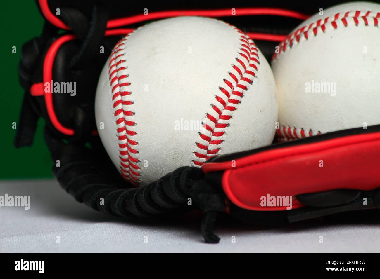 Guanto, palla, pipistrello, accessori da baseball, equipaggiamento da baseball, Guante, pelota, bat,accesorios del Besbol, equipaggiamento de Beisbol, (foto: Luis Gutierrez/ NortePhoto.com) Foto Stock