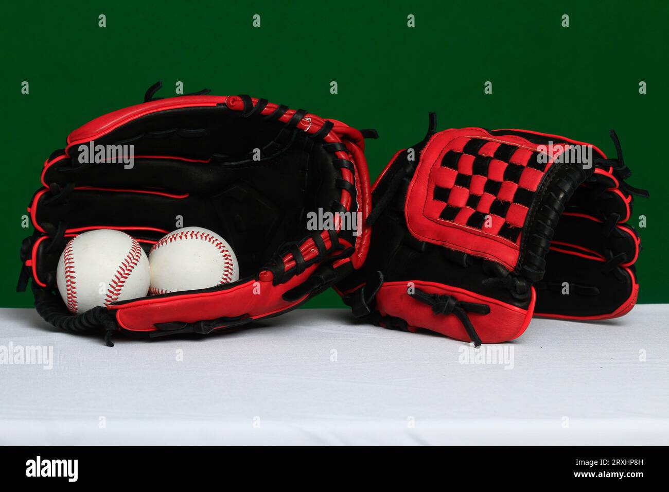 Guanto, palla, pipistrello, accessori da baseball, equipaggiamento da baseball, Guante, pelota, bat,accesorios del Besbol, equipaggiamento de Beisbol, (foto: Luis Gutierrez/ NortePhoto.com) Foto Stock