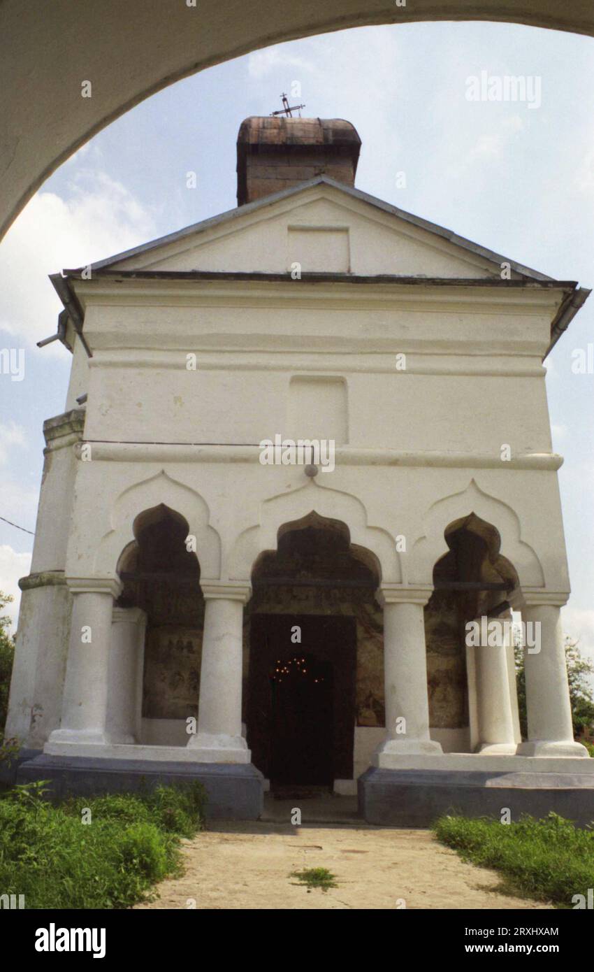 Sitaru, Contea di Ialomita, Romania, circa 2000. Esterno della chiesa cristiana ortodossa del XVIII secolo nel villaggio di Sitaru (ex Grecii de Mijloc). Foto Stock