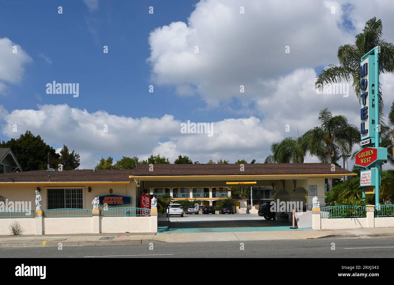 SANTA ANA, CALIFORNIA - 17 SETTEMBRE 2023: The Golden West Motel su Main Street Foto Stock