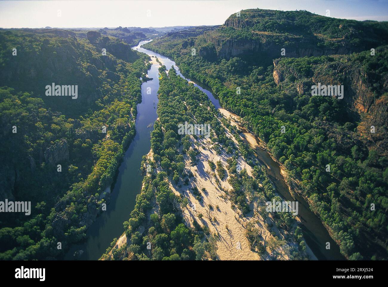 Il fiume East Alligator separa la Terra di Arnhem dal Parco Nazionale di Kakadu. Foto Stock