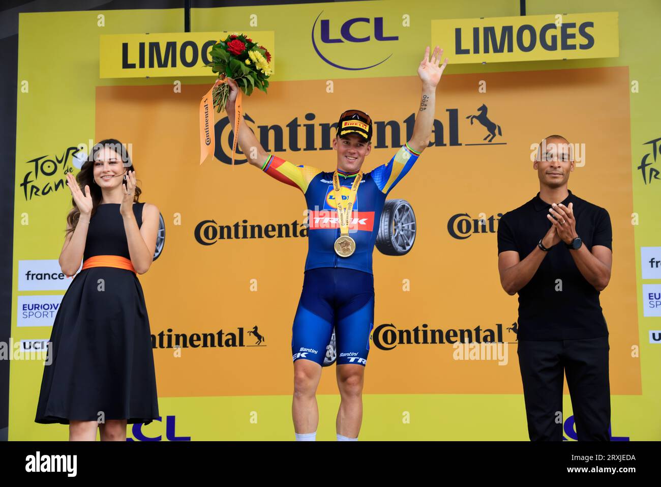 Limoges, Francia. 8 luglio 2023. Mads Pedersen del team Lidl-Trek vince l'ottava tappa del Tour de France 2023 Libourne-Limoges a Limoges. Limoges, Foto Stock