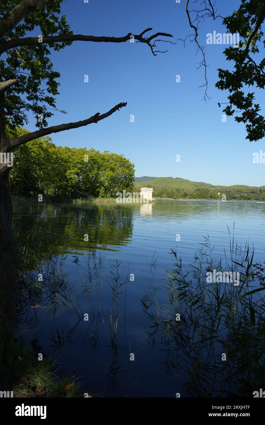 Capanno sul lago di Banyoles, lago di Banyoles, Banyoles, Cataluña, Catalogna, Spagna, Europa Foto Stock