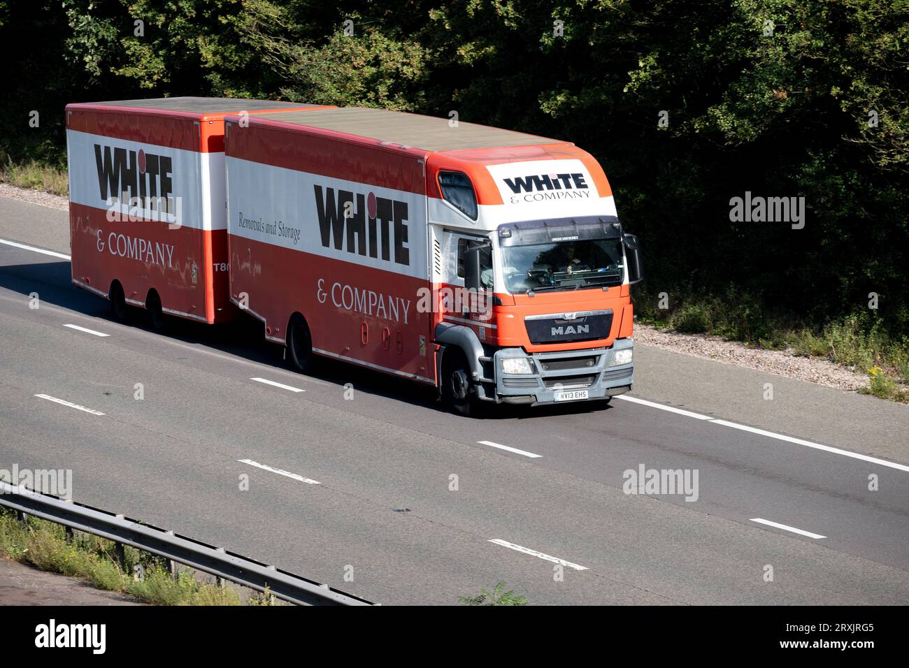 Autocarro White and Company sull'autostrada M40, Warwickshire, Regno Unito Foto Stock