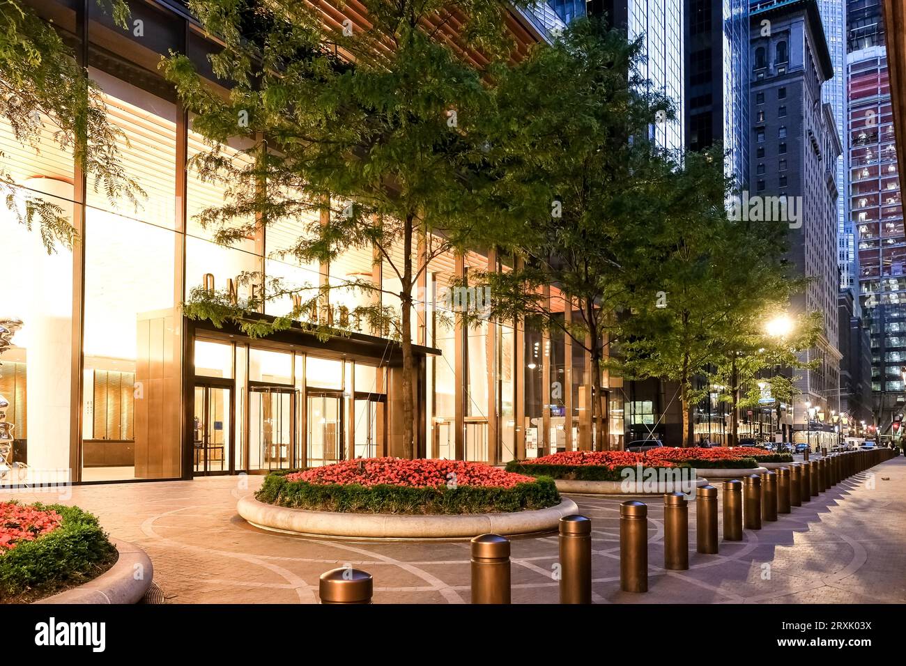 Veduta di Vanderbilt Avenue, una strada principale nel quartiere di New York City a Manhattan che prende il nome da Cornelius Vanderbilt, costruttore del Grand Central Terminal Foto Stock