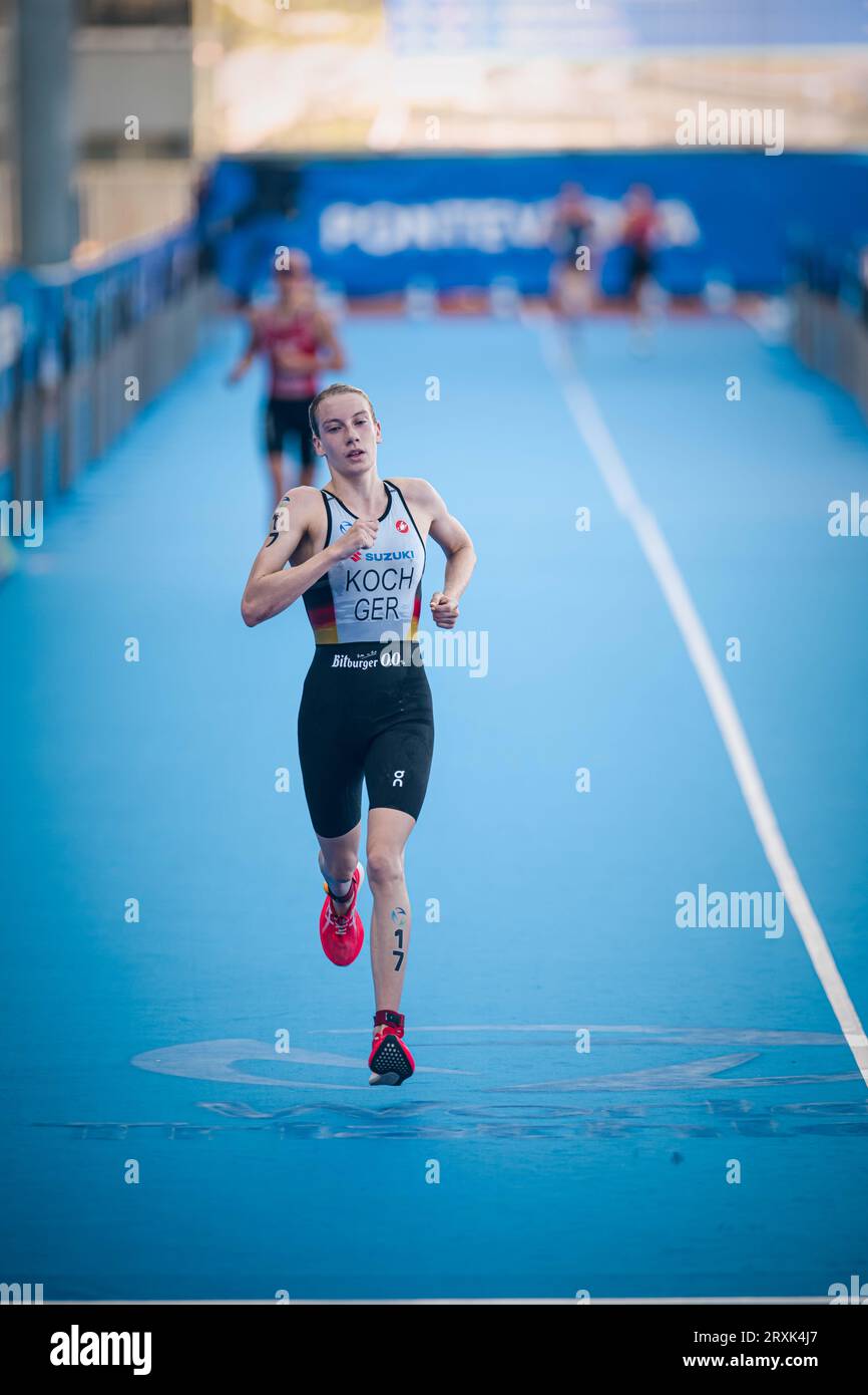 Annika Koch partecipa a Pontevedra nel World Triathlon Championship Series 2023. Foto Stock