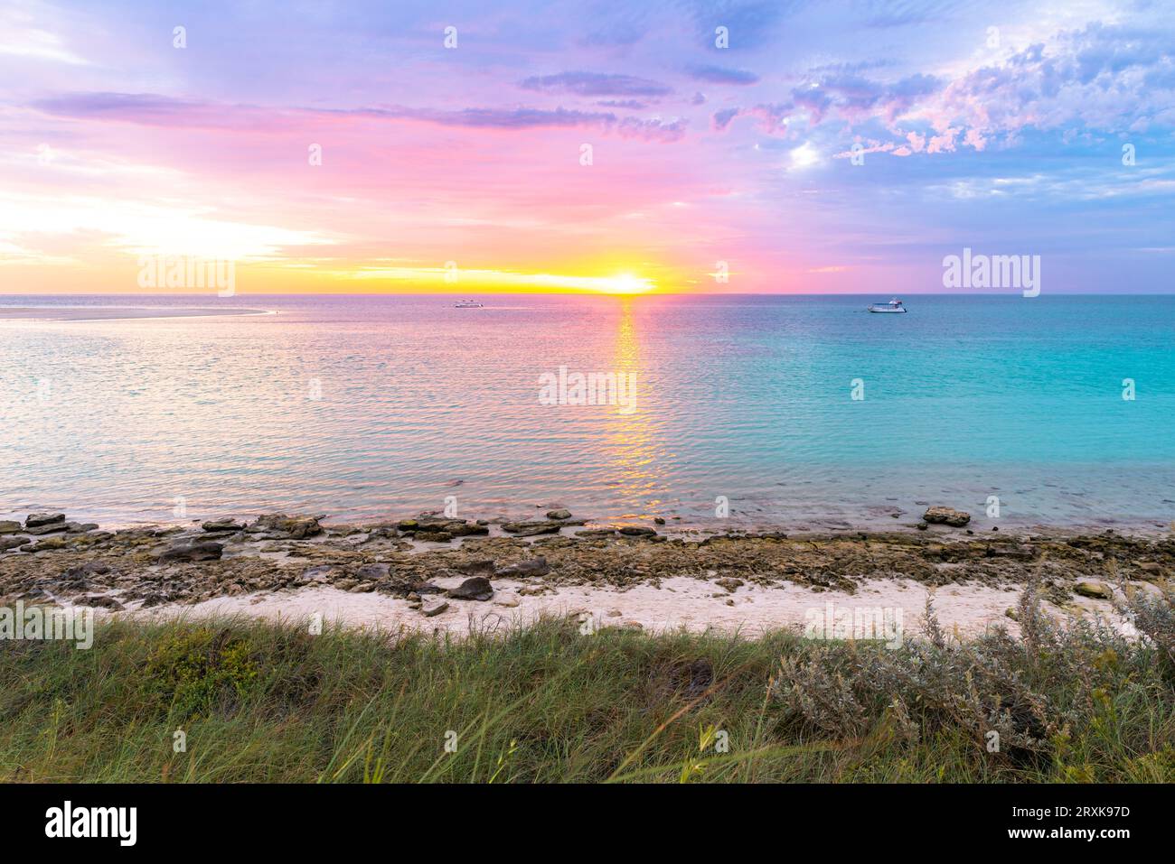 Guardando il tramonto a Coral Bay Western Australia Foto Stock