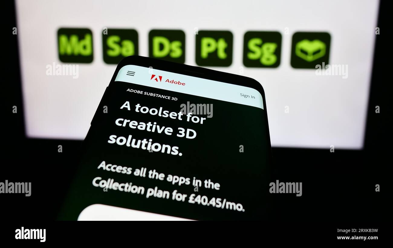 Telefono cellulare con pagina Web del prodotto software Adobe Substance 3D sullo schermo davanti al logo aziendale. Mettere a fuoco in alto a sinistra sul display del telefono. Foto Stock