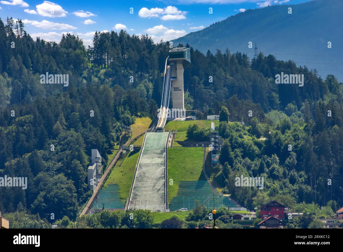 Salto con gli sci sulla collina Bergisel a Innsbruck, Asutria Foto Stock