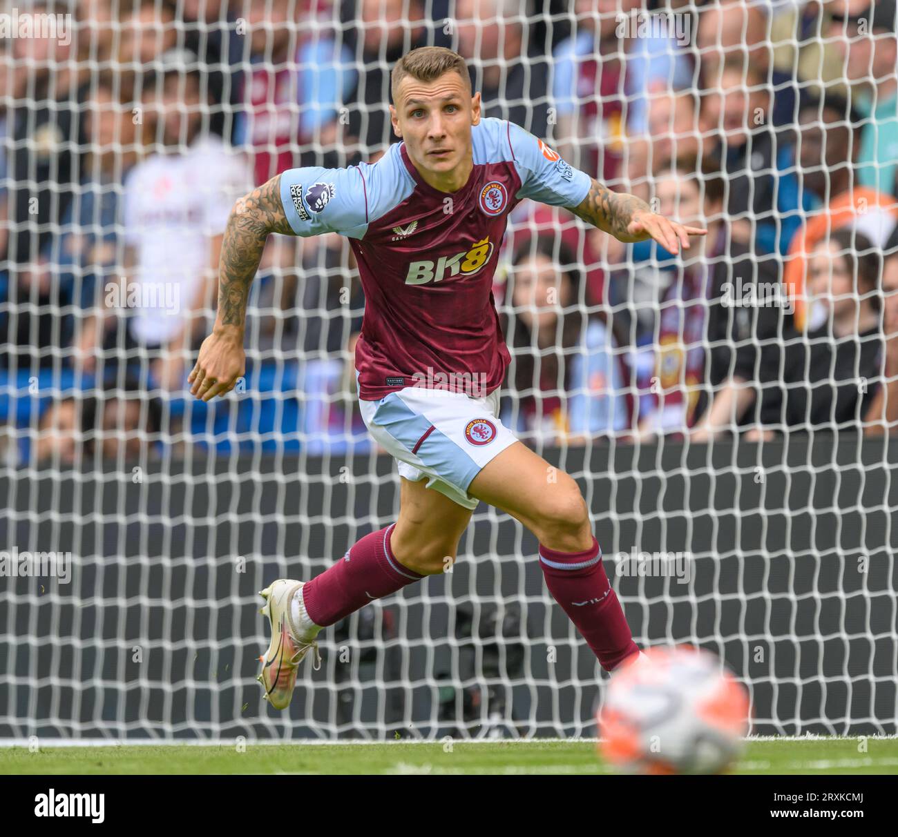 24 set 2023 - Chelsea contro Aston Villa - Premier League - Stamford Bridge Lucas Digne dell'Aston Villa durante la partita contro il Chelsea. Immagine : Mark Pain / Alamy Live News Foto Stock