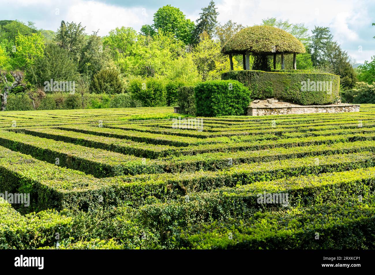 Valsanzibio, Italia - 15 aprile 2023: Labirinto all'interno del giardino monumentale di Valsanzibio, uno dei giardini più belli d'Italia durante una giornata di sole Foto Stock