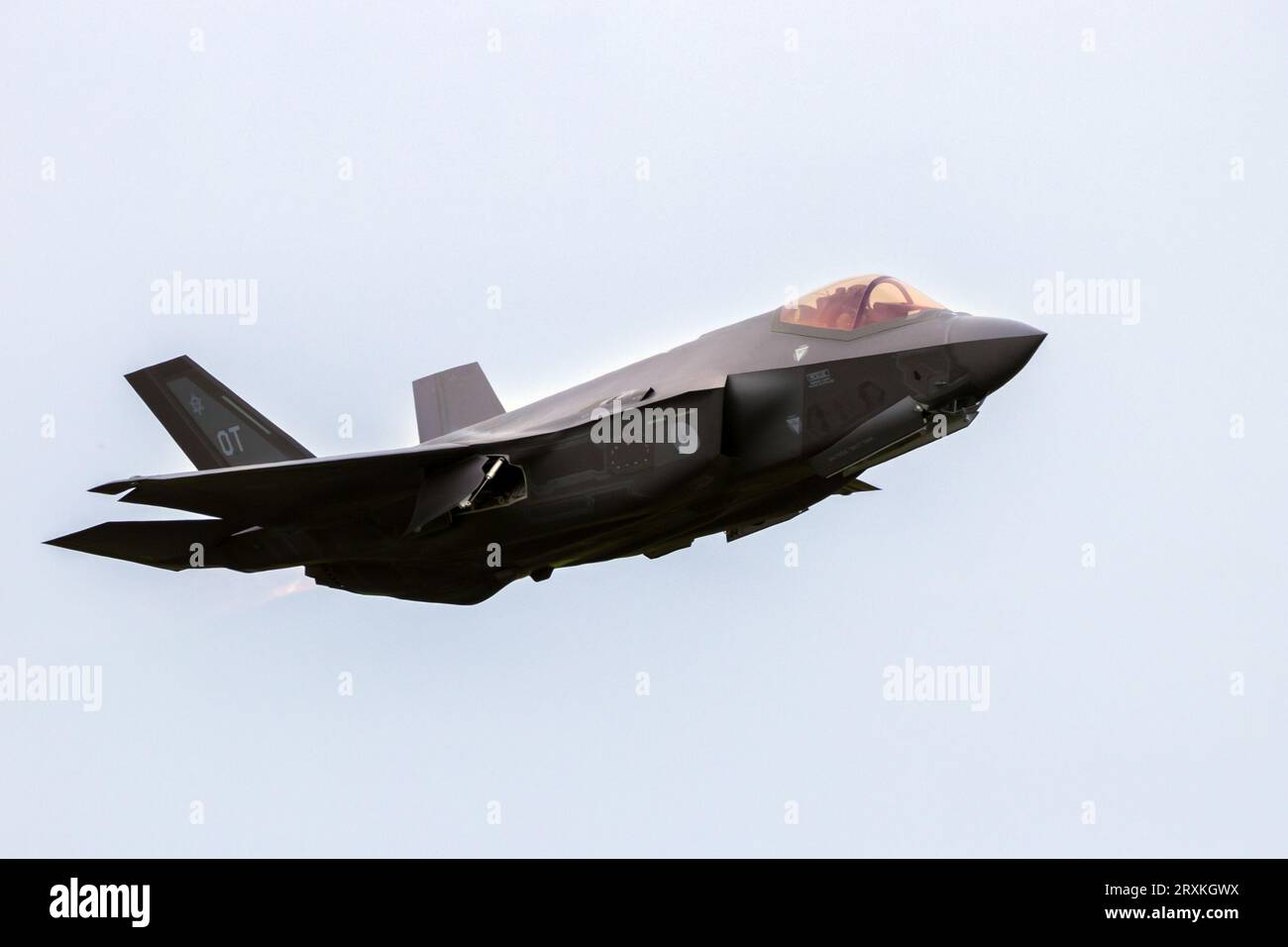 Lockheed Martin F-35 Lightning II Stealth multirole Combat Aircraft della Royal Netherlands Air Force in partenza da Leeuwarden Air base, Paesi Bassi Foto Stock