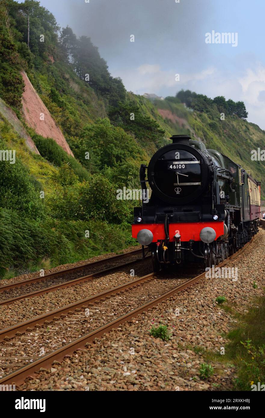 Classe Royal Scot LMS No 46100 Royal Scot passando Sprey Point a Teignmouth con l'English Riviera Express diretto a Kingswear. Foto Stock