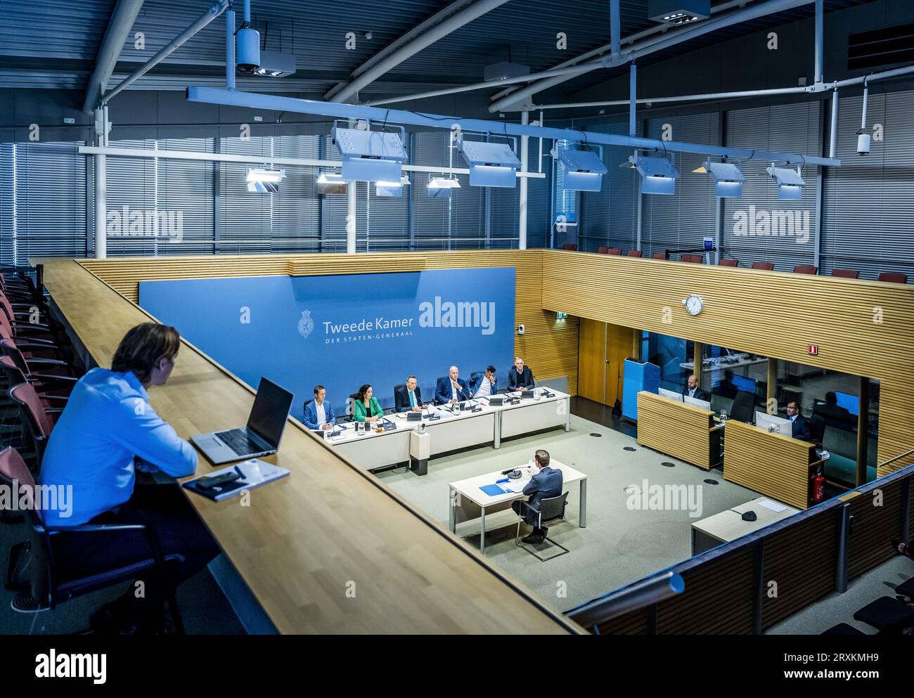 L'AIA - Sander Veldhuizen, capo del dipartimento del mercato del lavoro e degli affari socioeconomici, Ministero degli affari sociali e dell'occupazione (2008-2019), durante le audizioni pubbliche della commissione d'inchiesta parlamentare che indaga sulla politica antifrode del governo. L'indagine è stata avviata in seguito allo scandalo delle prestazioni per i bambini. ANP REMKO DE WAAL netherlands Out - belgium Out Foto Stock