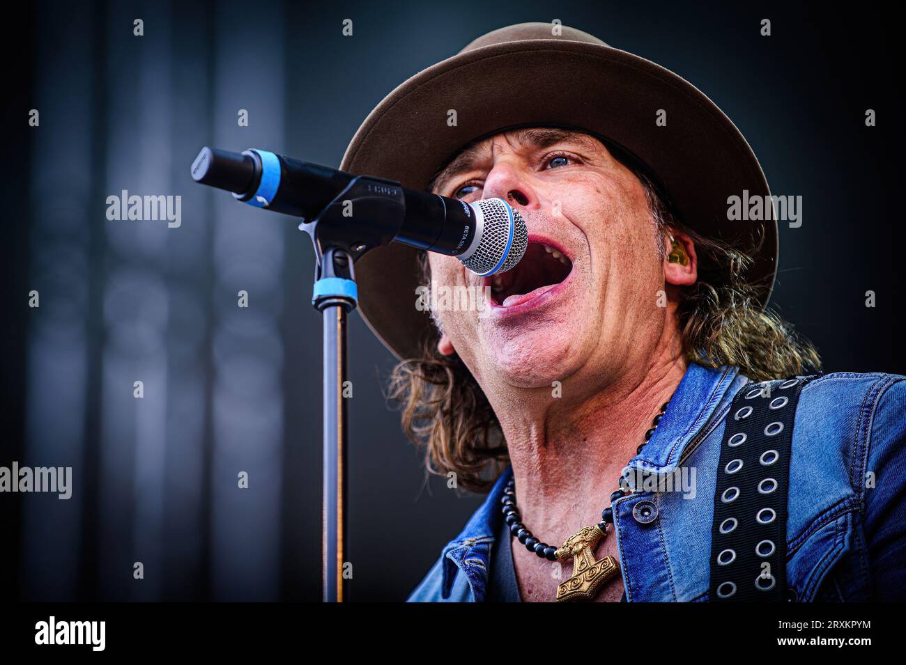 Horsens, Danimarca. 11 agosto 2023. Il musicista e cantante hard rock danese Mike Tramp esegue un concerto dal vivo durante il festival metal danese Jailbreak 2023 a Horsens. (Foto: Gonzales Photo - Sebastian Dammark). Foto Stock