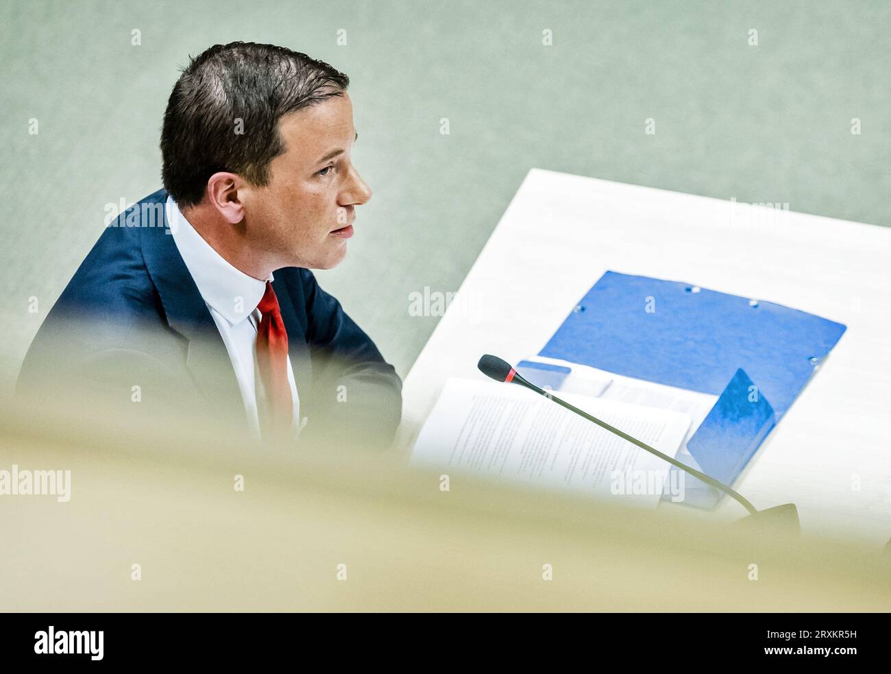 L'AIA - Sander Veldhuizen, capo del dipartimento del mercato del lavoro e degli affari socioeconomici, Ministero degli affari sociali e dell'occupazione (2008-2019), durante le audizioni pubbliche della commissione d'inchiesta parlamentare che indaga sulla politica antifrode del governo. L'indagine è stata avviata in seguito allo scandalo delle prestazioni per i bambini. ANP REMKO DE WAAL netherlands Out - belgium Out Foto Stock