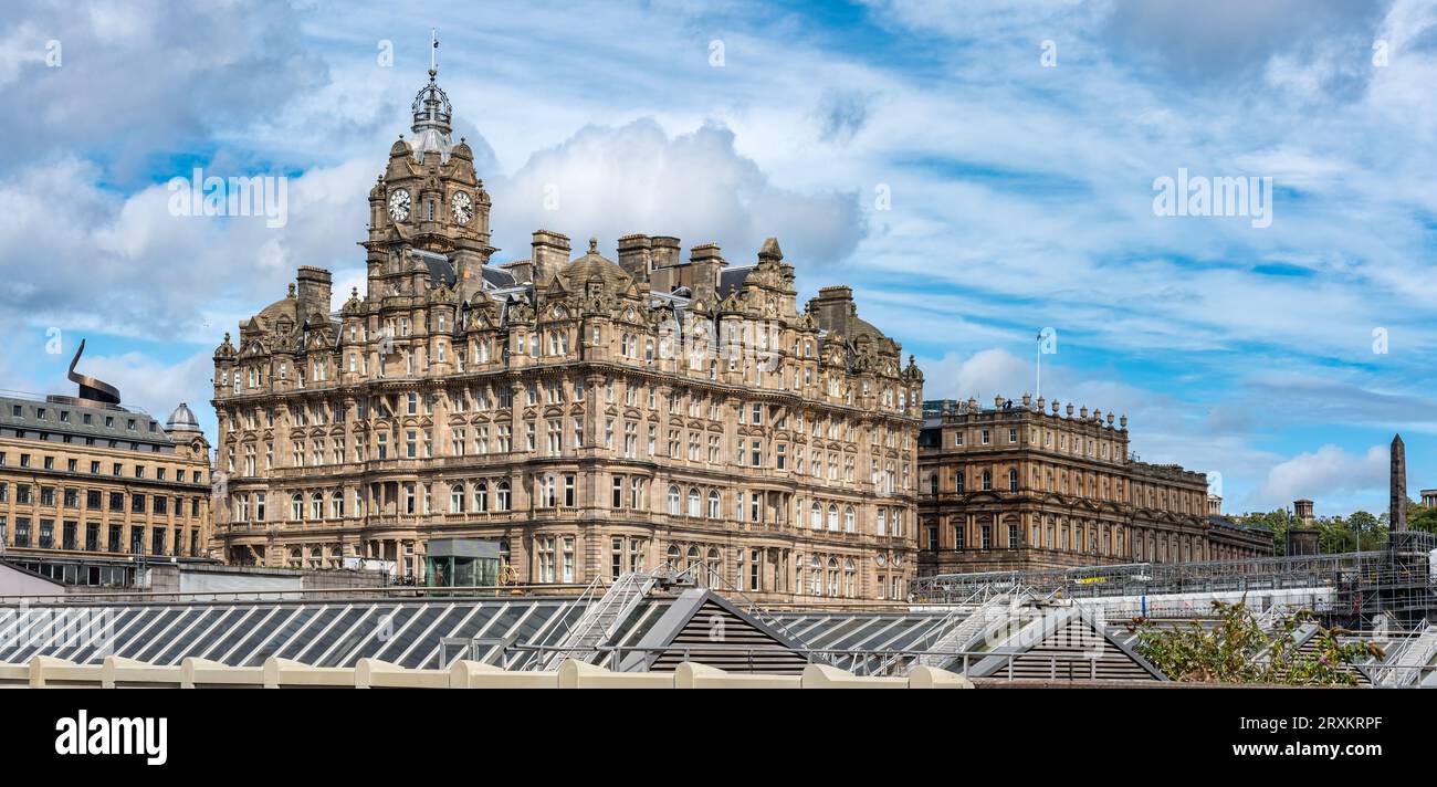 Edifici monumentali in stile vittoriano nella città unesco di Edimburgo, in Scozia. Foto Stock