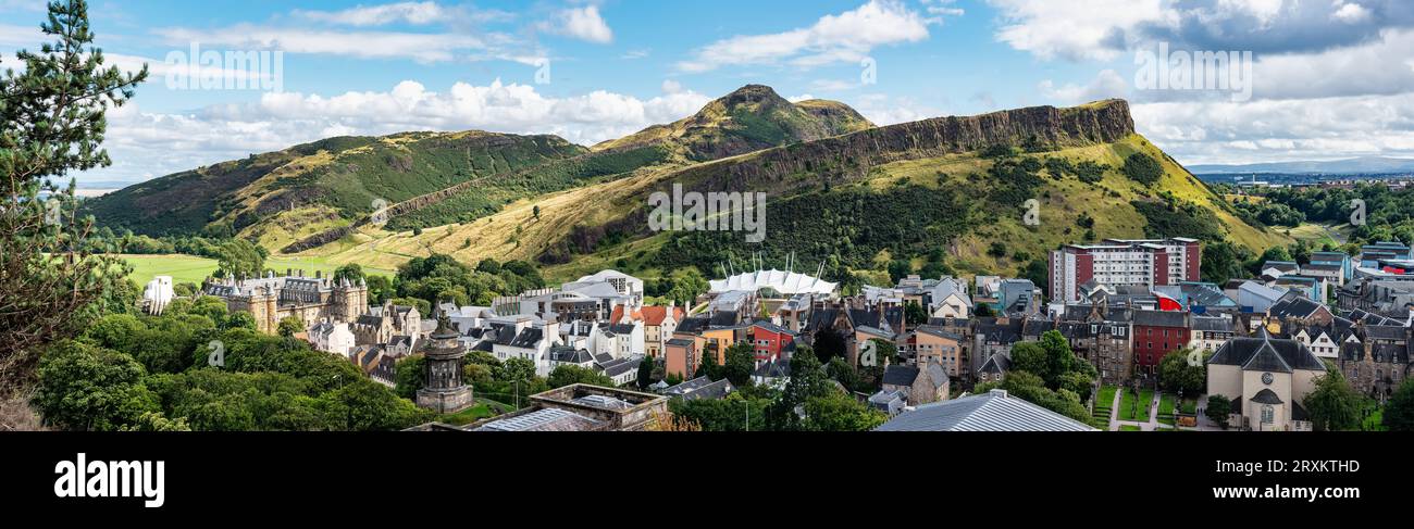 Collina di Holyrood Park vicino alla città monumentale di Edimburgo, Scozia. Foto Stock