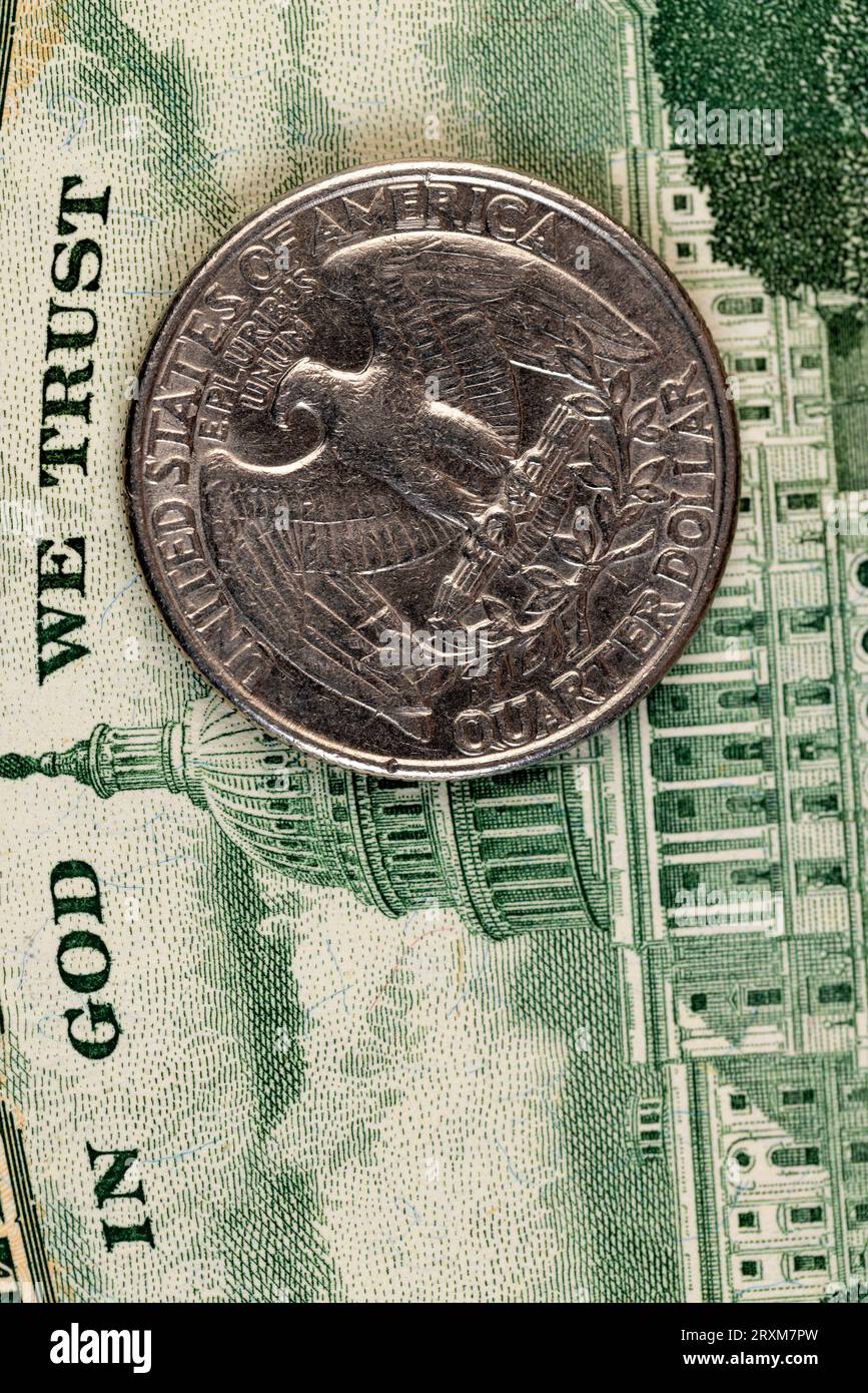 Vecchie monete americane da un quarto di dollaro, primo piano delle vecchie monete da venticinque centesimi Foto Stock