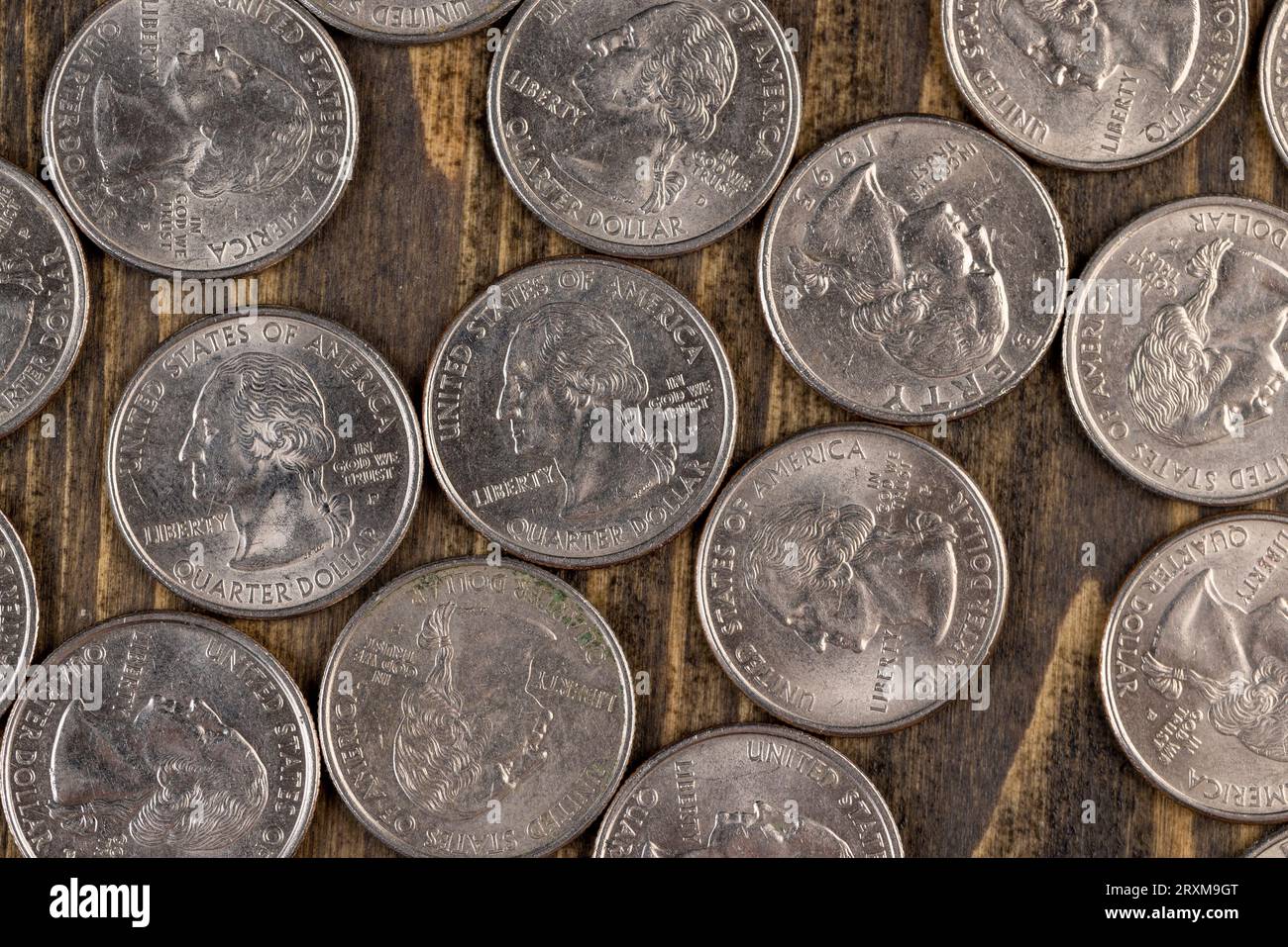Vecchie monete americane da un quarto di dollaro, primo piano delle vecchie monete da venticinque centesimi Foto Stock