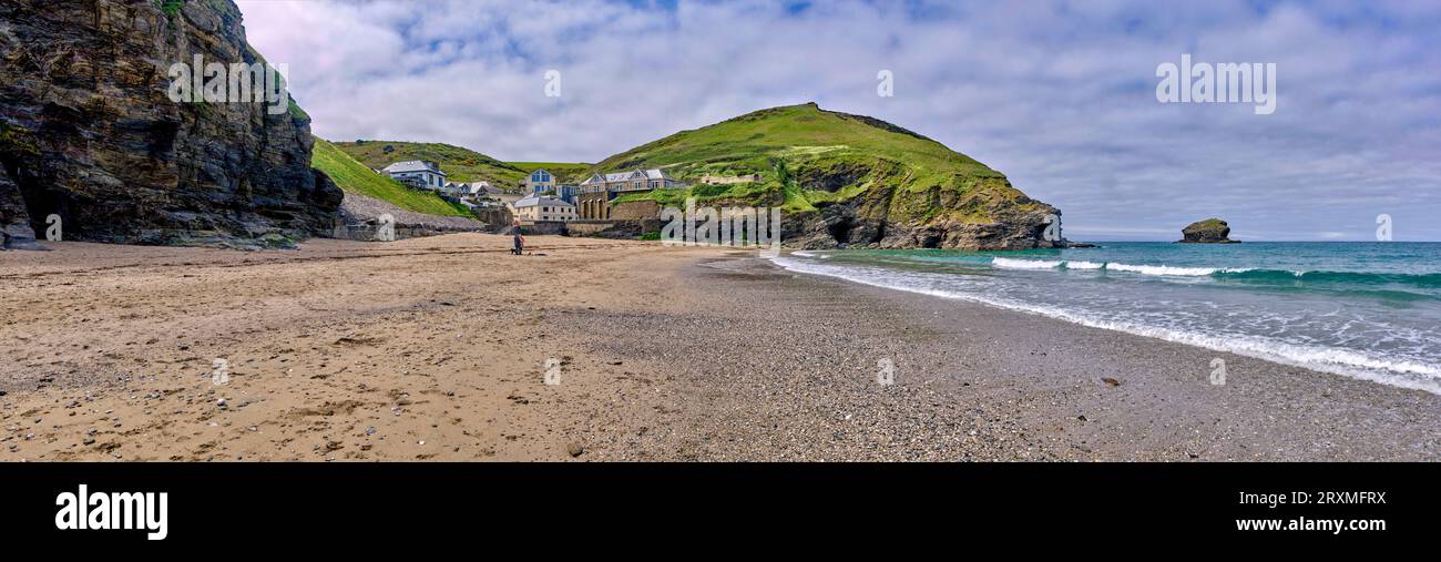 Portreath Beach con scogliere sullo sfondo, Portreath, Inghilterra, Regno Unito Foto Stock