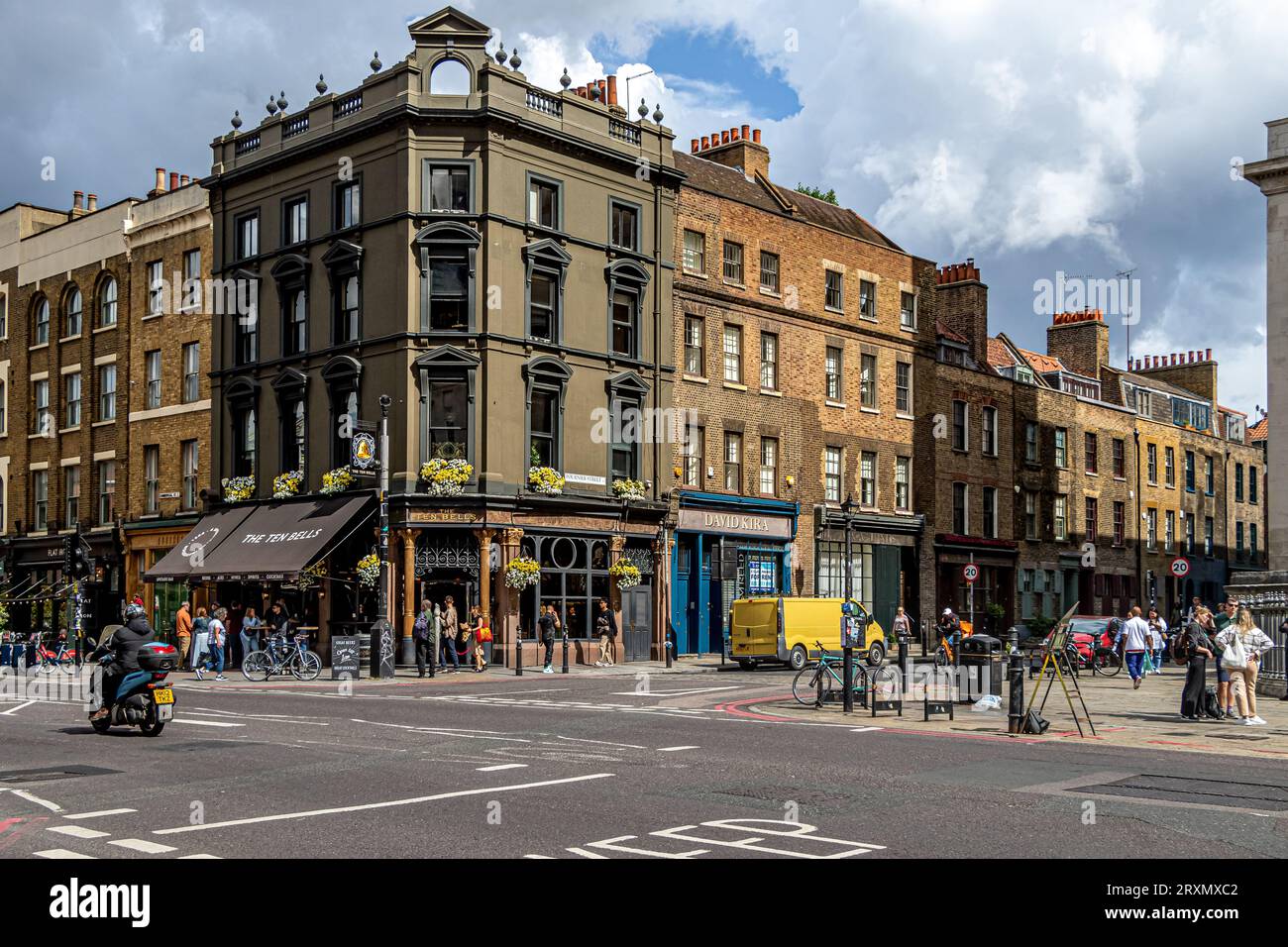 Il Ten Bells Public House all'angolo tra Commercial Street e Fournier Street a Spitalfields nell'East End di Londra, Londra E1 Foto Stock