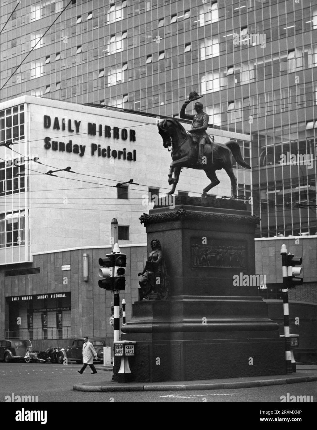 Uffici Daily Mirror, Statua del Principe Alberto, Londra anni '1950 Foto Stock