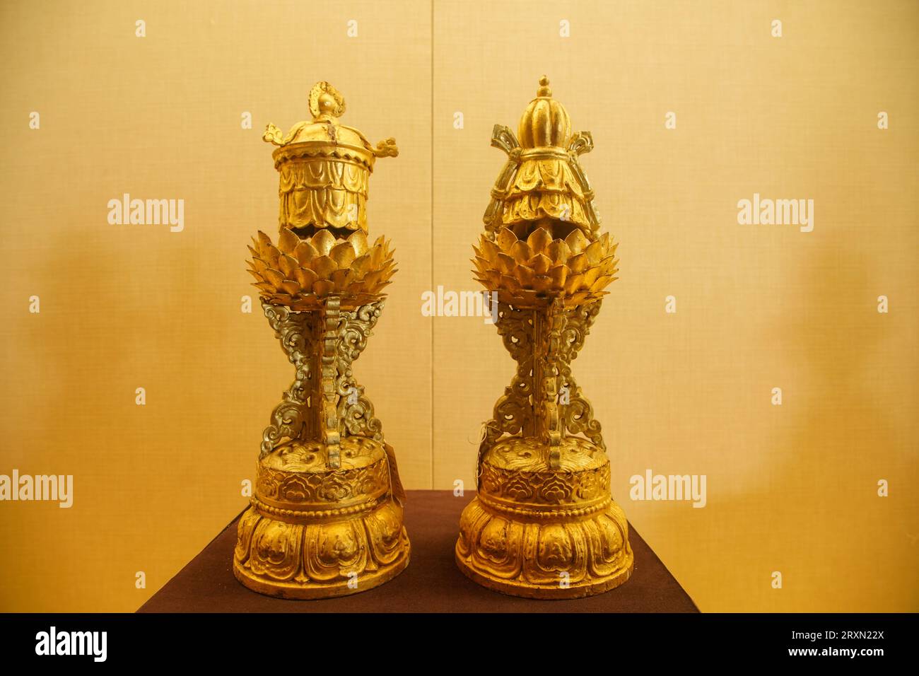 Zunhua City, Cina - 9 aprile 2023: Preziosi manufatti buddisti nelle tombe orientali della dinastia Qing, Cina settentrionale Foto Stock