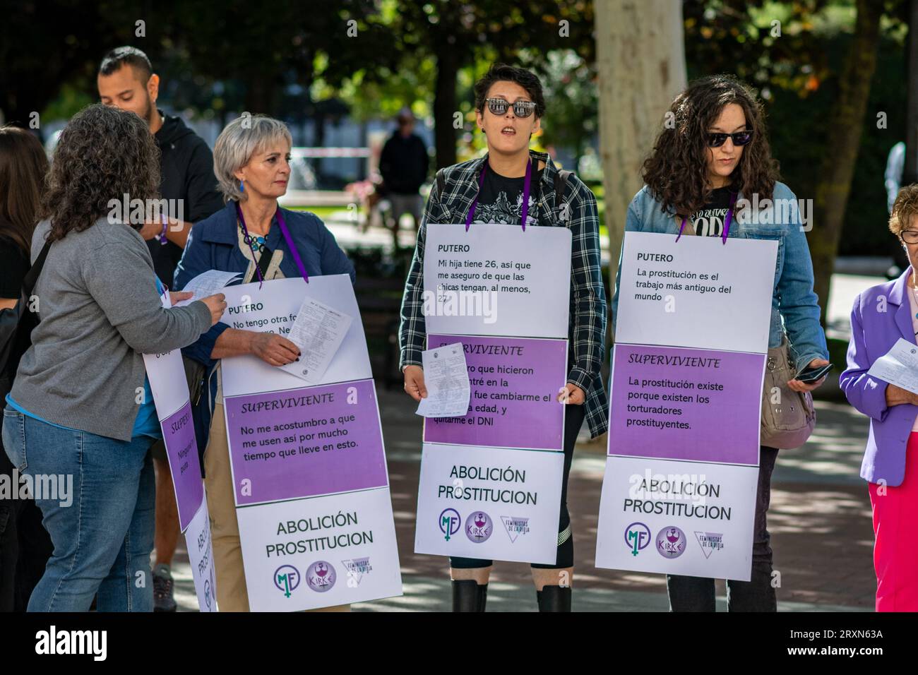 Logroño, la Rioja, Spagna - 23 settembre 2023. Le associazioni femministe abolizioniste manifestano contro la legalizzazione della prostituzione a Logr Foto Stock