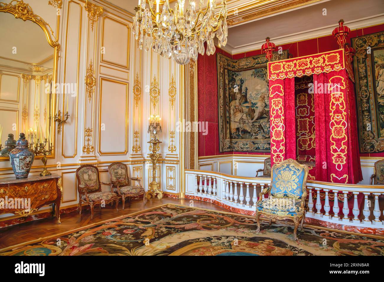 La camera da letto di Luigi XIV all'interno di Château de Chambord, Valle della Loira, Francia Foto Stock