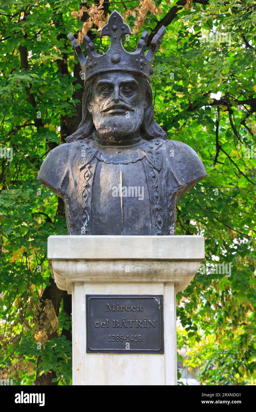 Busto di Mircea il Vecchio (c. 1355 - 31 gennaio 1418), Principe di Valacchia, a Cricova, Moldavia Foto Stock