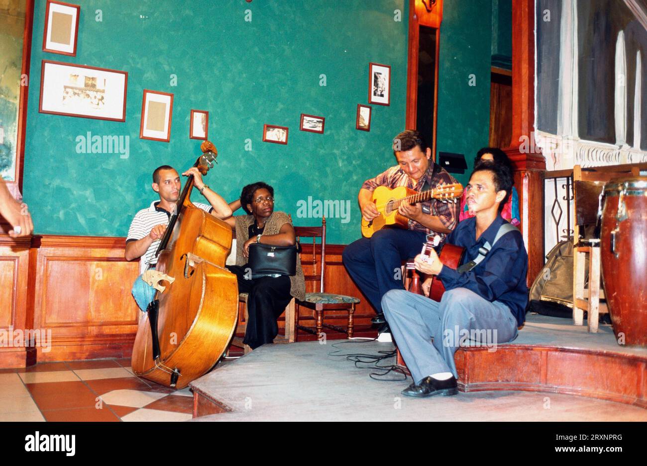 Musicisti a Casa de la Trova, Santiago de Cuba, musica, fare musica, Cuba Foto Stock