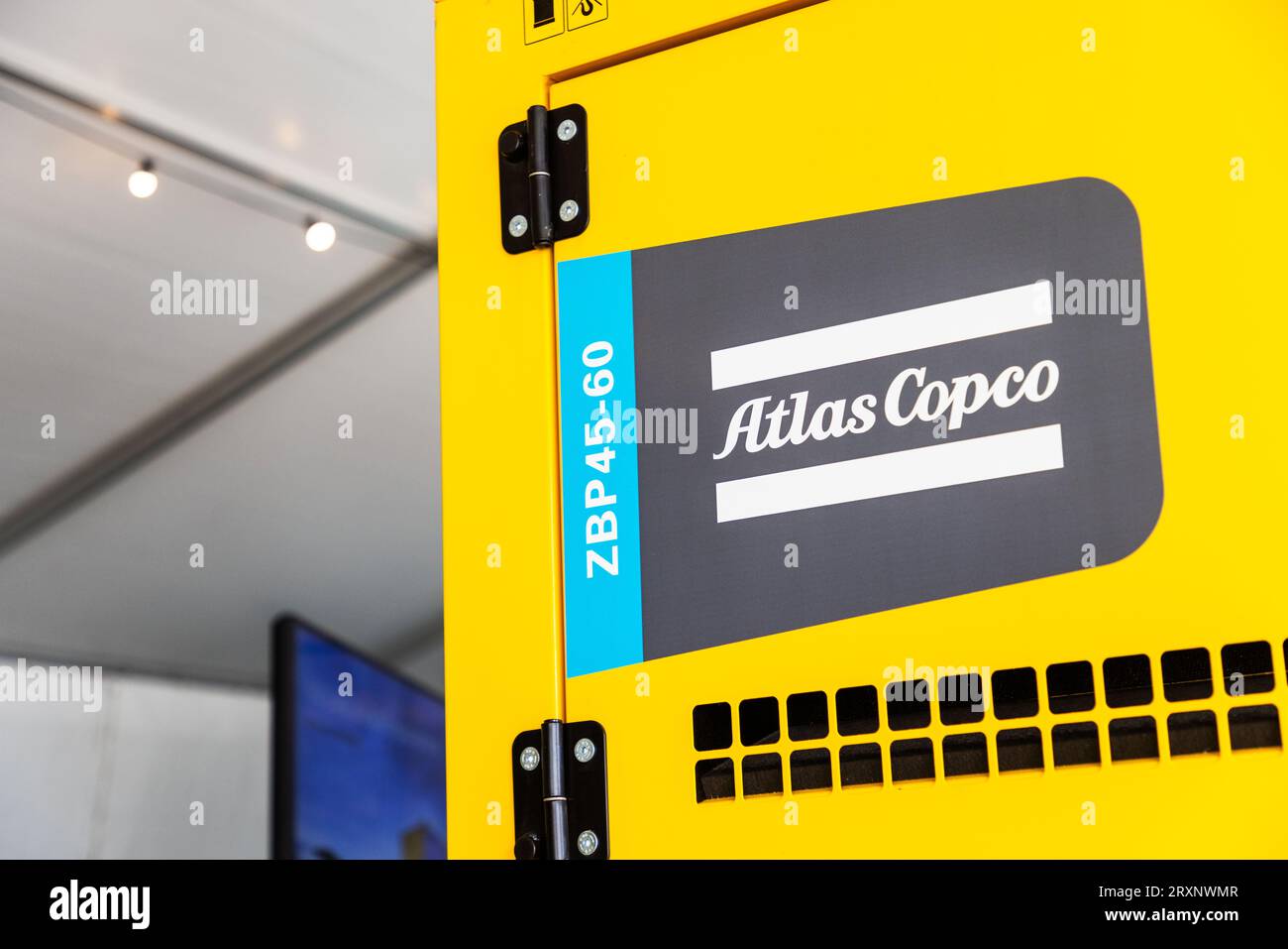 Logo Atlas Copco durante la Porsche Carrera Cup di sabato nella grande finale a Mantorp Park, Mantorp, Svezia. Foto Stock