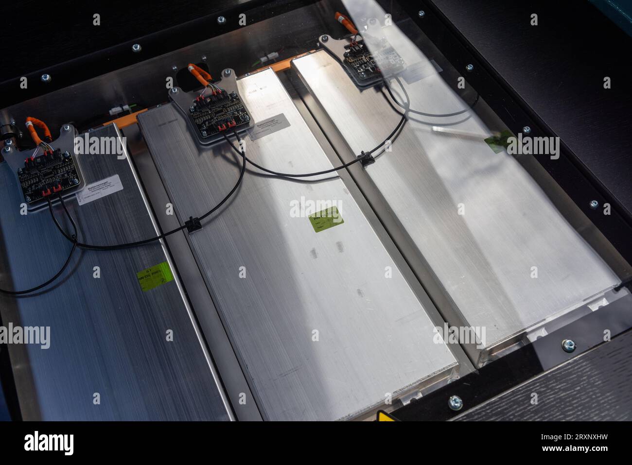 Vecchia Ford, dal 1956, elettrificata dall'azienda Atlas Copco durante la Porsche Carrera Cup di sabato nella grande finale a Mantorp Park, Mantorp, Svezia. Foto Stock