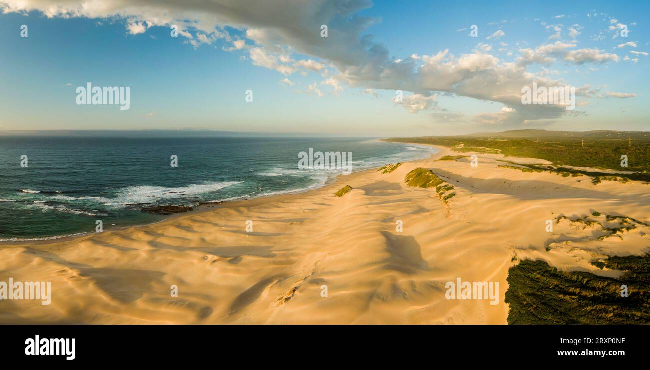 Vista aerea di Sardinia Bay Beach, Port Elizabeth, Capo Orientale, Sudafrica Foto Stock