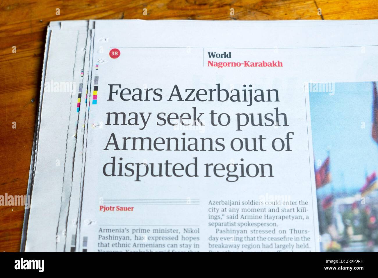 "I timori dell'Azerbaigian possono cercare di spingere gli armeni fuori dalla regione contesa" titolo del quotidiano Guardian pulizia etnica articolo 23 settembre 2023 Londra Regno Unito Foto Stock