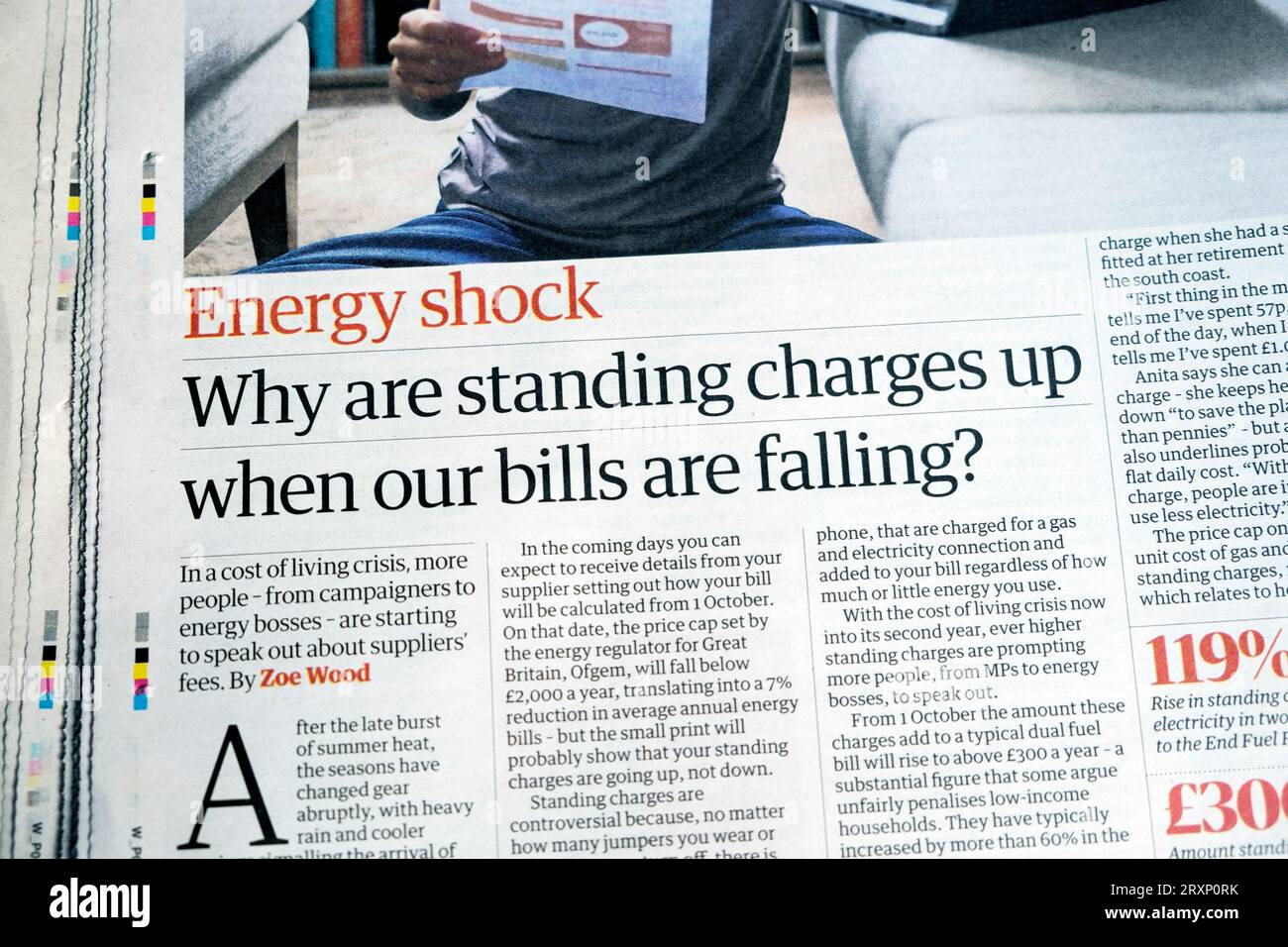 "Shock energetico perché le nostre bollette stanno calando?" Guardian Newspaper headline Cost of Living Crisis articolo 23 settembre 2023 Regno Unito Foto Stock