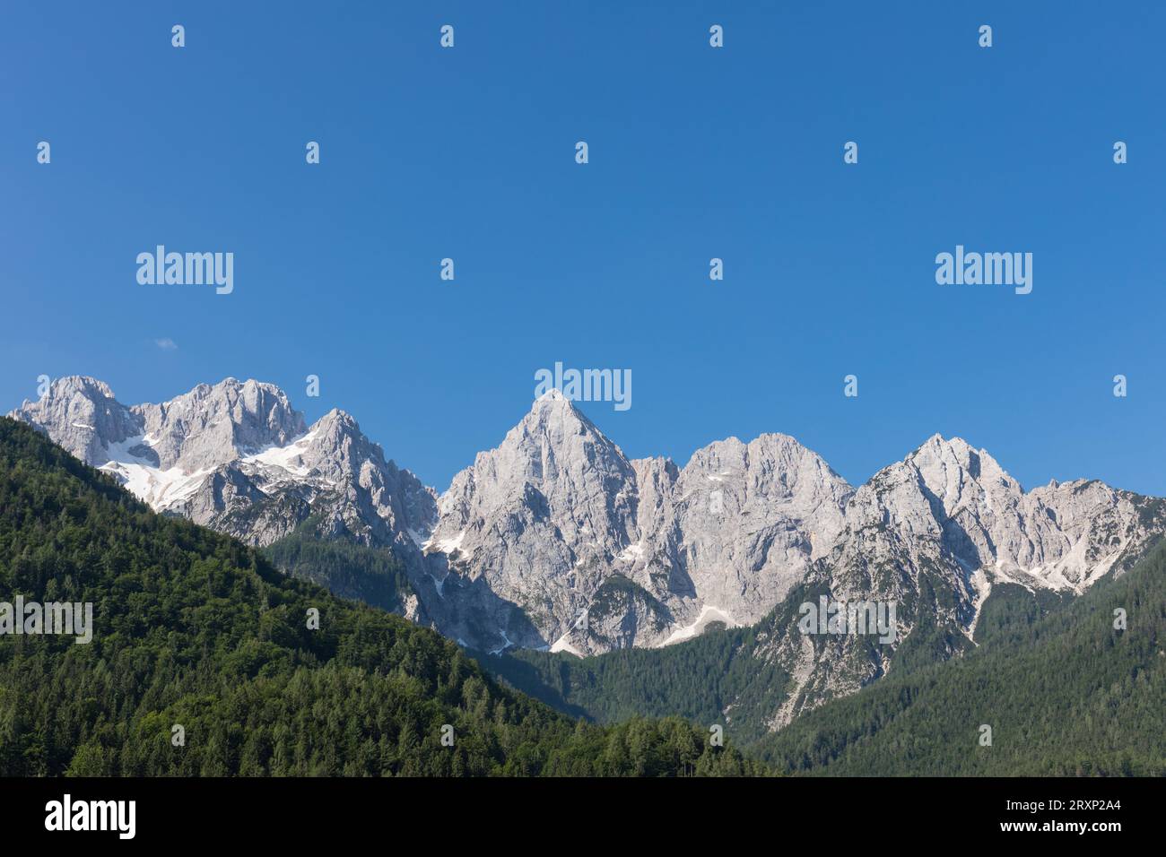 Monte Spik e gruppo montuoso Martuljek, Alpi Giulie, Slovenia Foto Stock