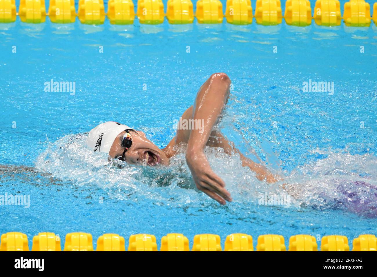 Hangzhou, Cina. 26 settembre 2023. Fei Liwei della Cina è visto in azione durante i 19 Giochi asiatici nuoto maschile 1500m Freestyle - Fast Heat tenutosi presso l'Hangzhou Olympic Sports Centre Aquatic Sports Arena di Hangzhou, in Cina. Fei terminò con un tempo di 14:55.47. (Foto di Luis Veniegra/SOPA Images/Sipa USA) credito: SIPA USA/Alamy Live News Foto Stock