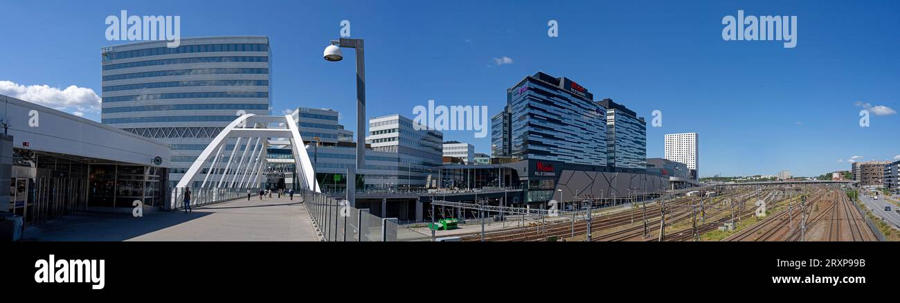 Ponte Malbron con Arenastaden sullo sfondo, Solna, Contea di Stoccolma, Svezia Foto Stock